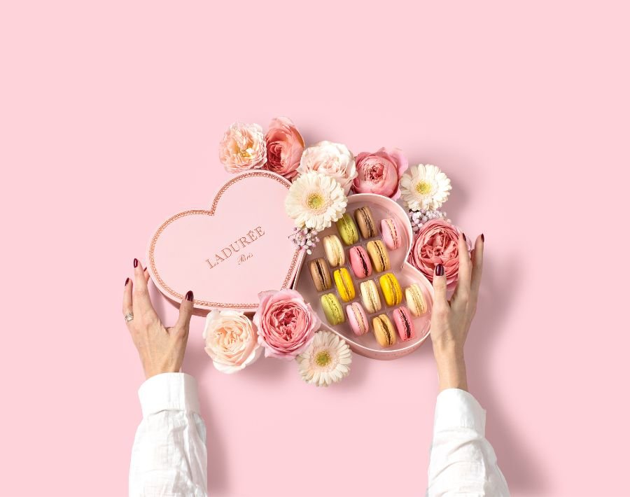 Heart shaped 15 macarons 3