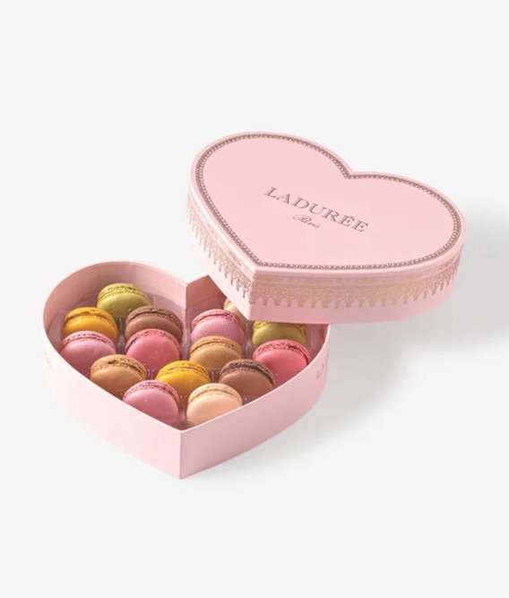 Heart shaped 15 macarons - vignette